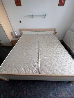 Postel 180x200 s nočními stolky - 2
