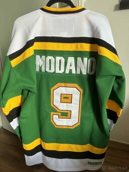 Mike Modano 9 Minnesota North Stars - 2