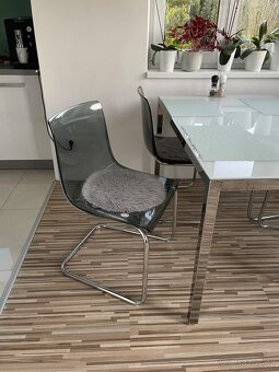 Jídelní stůl +4 židle - 2