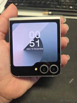 Samsung Galaxy Z Flip6 256 GB - 2