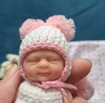 Malá realistická panenka - 2