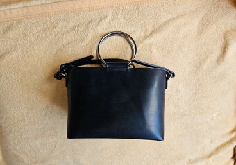 Černá kabelka crossbody Zara basic minimalistická - 2