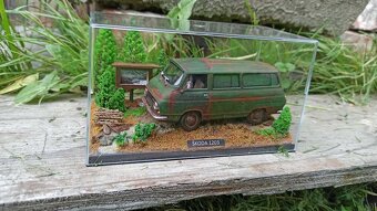 Škoda 1203 - les 1:43 diorama - 2