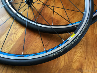 Silniční zapletená kola MAVIC AKSYUM + obutí ZDARMA - 2