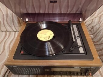 Rádio-gramofon TESLA - 2