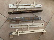 Staré držáky na okenní konzole, originál z 1. republiky - 2