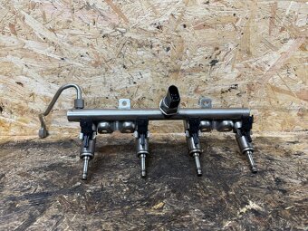 VSTŘIKOVACÍ LIŠTA + VSTŘIKOVAČE 1.6 N18B16 759242680-02 - 2