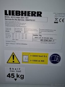 Prosklena vitrina Liebherr - 2