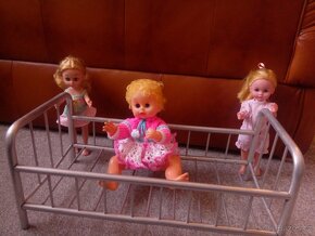 postýlku pro panenku s panenkami - 2