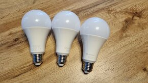 3 kusy chytrých stmívatelných LED žárovek WIFI - 2