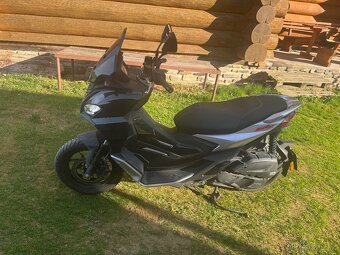 Aprilia 125 sr gt - 2