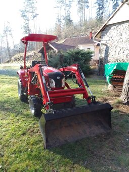 Malotraktor s čelním nakladačem DF 304 G2 - 2