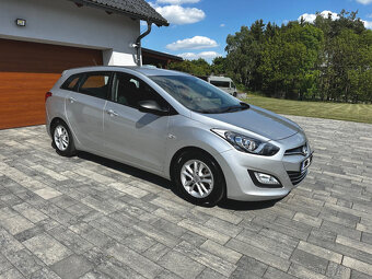 Hyundai i30 - 1.6i - 2