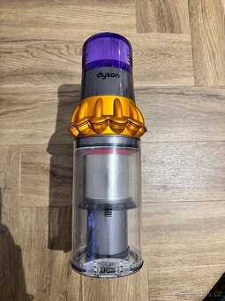 Tyčový vysavač Dyson V15 Detect Absolute 2023 - záruka - 2