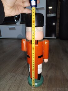 Louskáček 33 cm celodřevěný starožitný - 2