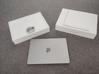 MacBook Air 13 palců M2 8 GB RAM 256 ssd 170 cyklů - 2