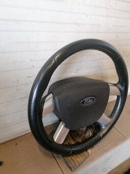 Ford C-Max volant - 2
