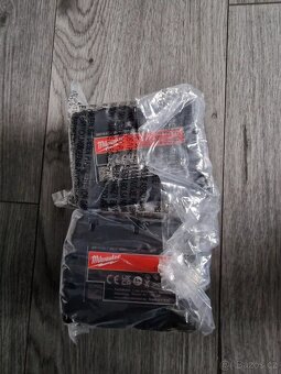 2x baterie Milwaukee M18 B5 18V 5Ah - 2