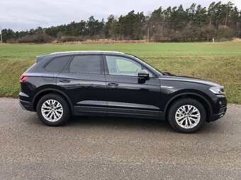 VW Touareg V6 3.0 TDi, ,Kůže,Vzduch,Tažné, Audio 880W - 2