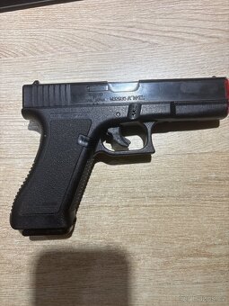 Airsoftová pistole - 2