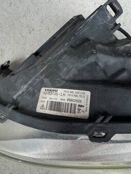 VOLVO XC 60- 2011 přední světla - 2