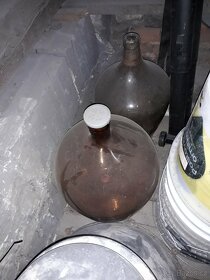 Prodám skleněné nádoby či džbány na víno - 2