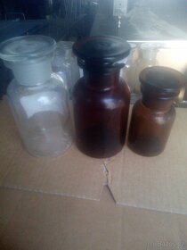 Skleněné Prachovnice, karafa, váza, kořenka - 2