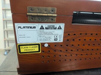 Gramofon s CD přehrávačem, rádio. - 2