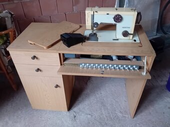 Šicí stroj - 2