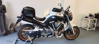 YAMAHA MT-01 - 2
