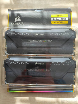 Corsair VENGEANCE RGB PRO DDR4 16GB (2x8GB) 4000MHz CL19 - 2