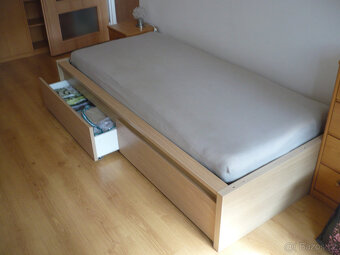 postel Malm z Ikea jako nová i s šuplíky a matrací za třetin - 2