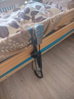 Prodám polohovací postel na elektrický pohon - 2
