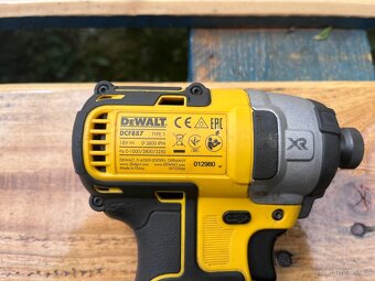 Rázový utahovák DeWALT DCF887 - 2