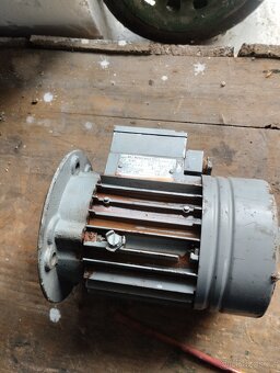 Přírubový elektromotor - 2