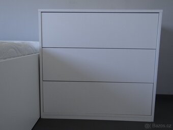 Bílá komoda se 3 zásuvkami - 2