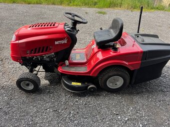 Zahradní traktor MTD - 2