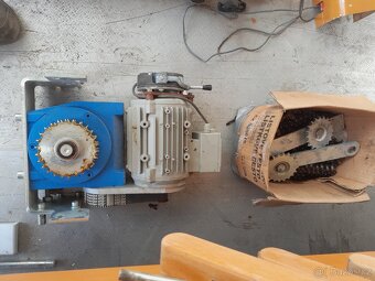 Elektromotor s převodovkou a řetězovým pohonem - 2
