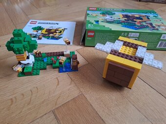 Lego Minecraft 21241 Včelí domek - 2
