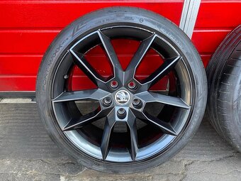 Original 3x ALU kola Škoda čené 18" 7,5J ET41 + 225/40/R18 - 2