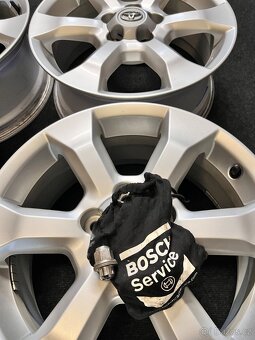 Toyota RAV4 3.generace originál alu disky - ET45 - 2