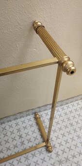 Starý, velký, těžký mosazný konferenční stůl. - 2