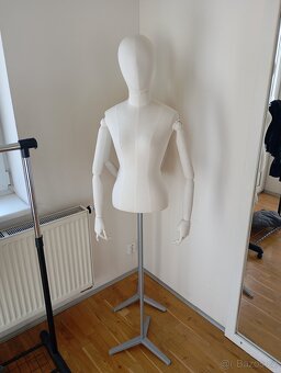 PRODÁNO Figurína - 2