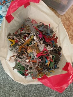 Zvířata, figurky, postavičky - 2