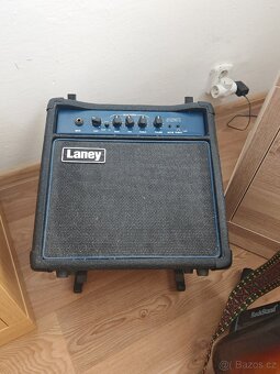 Prodám baskytaru Cort a zesilovač Laney - 2