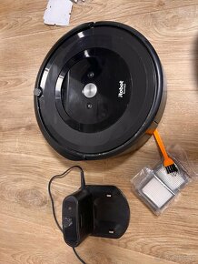 Roboticky vysavač irobot Roomba E5 - 2