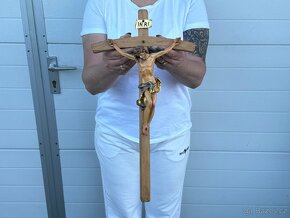 Pěkný dřevěný kříž s malovaným Ježíšem 45cm - 2