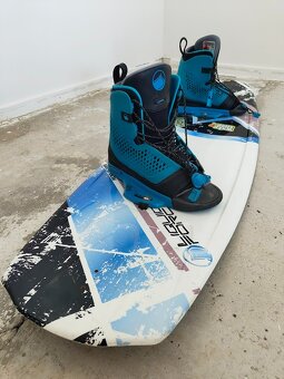 Wakeboard Liquid Force Rogue 139 s vázáním - 2