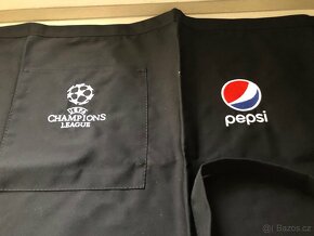Černá krátká zástěra s kapsou Pepsi cola - 2