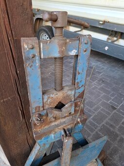 Starý instalatérský svěrák pioneer - 2